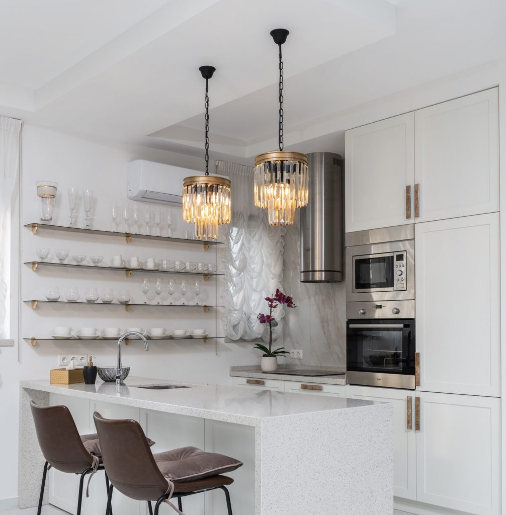 Modern Houston kitchen with pendant lighting over the island and recessed ceiling lights